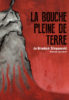 La bouche pleine de terre